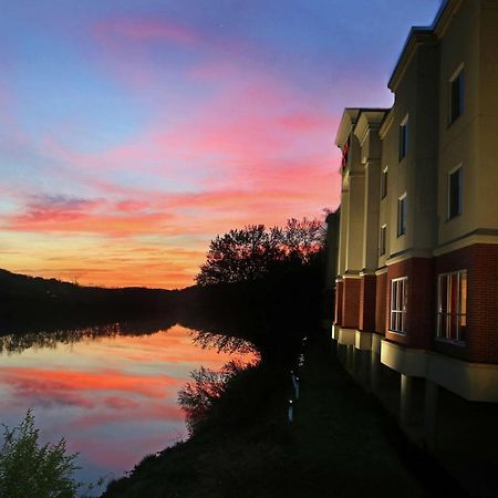 Hampton Inn Owego Eksteriør billede